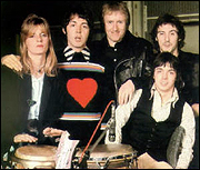 Wings, as the group was in 1974, left to right: Linda McCartney, Paul McCartney, Geoff Britton, Denny Laine, and Henry McCullough.